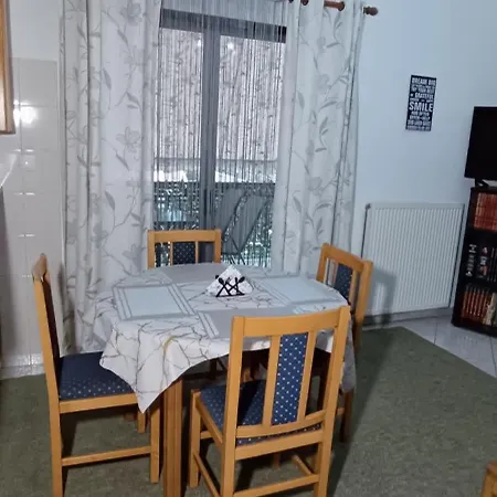 Sofia's 9min. Athens Airport Apartment