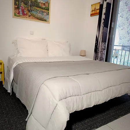 Sofia's 9min. Athens Airport Apartment *